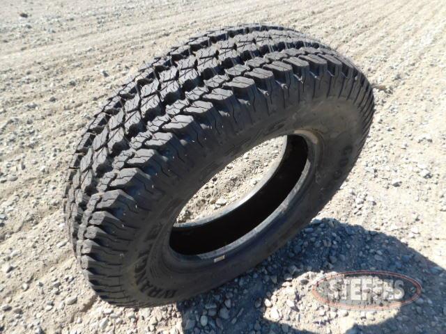 (1) LT225-75R16 tire, _1.JPG